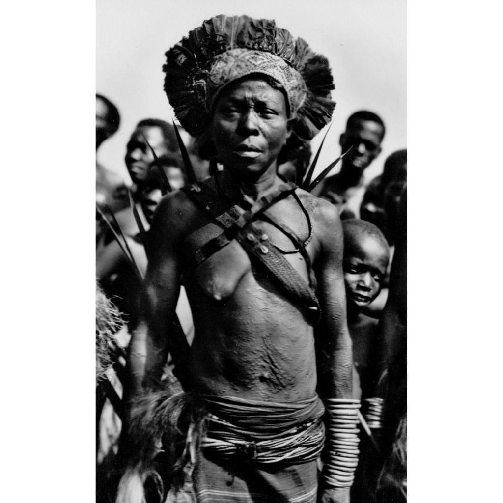 Casimir Zagourski (1883-1944) Femme portant une coiffe, Estimation : 1200 / 1800 €