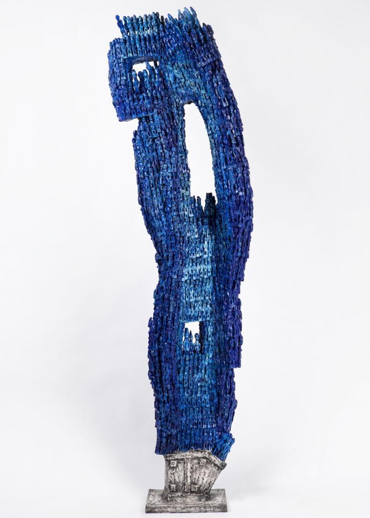 Dominique ZinkpéLes Hommes du SudBois peint, 185 x 40 cm, 2018© Dominique Zinkpé Courtesy Galerie Vallois