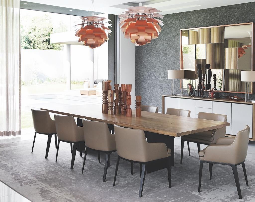 La maison d'art, décoration d'intérieur par ARRCC. Vue depuis l'espace salle à manger. Photo par Elsa Young