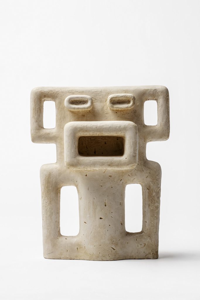 01. Sonja Ferlov Mancoba Masque Le déclenchement de la guerre, 1939. Plâtre Silkeborg, Museum Jorn © Anders Sune Berg © Adagp, Paris, 2019