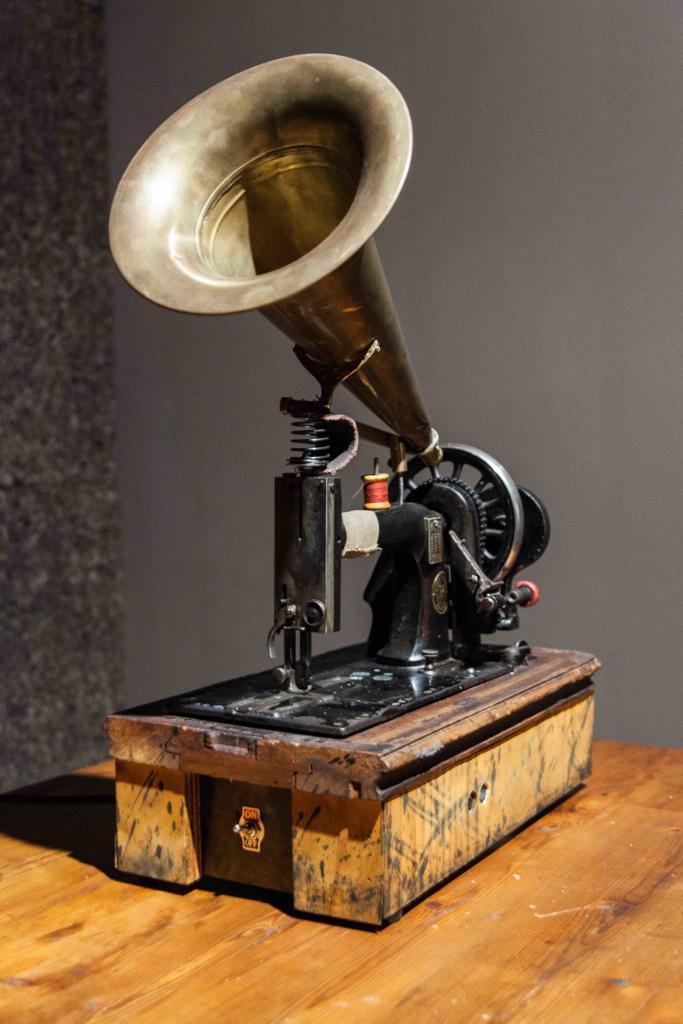 William Kentridge Putting Drawings to work. Detail Heart beat Sewing Machine_2016. ©Anel Wessels