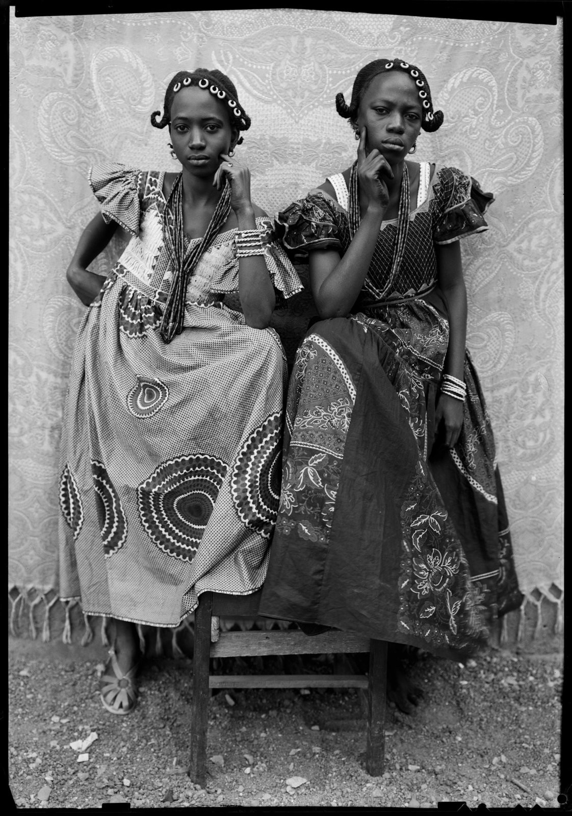 Seydou Keita, untitled__1949-1951. © Courtesy CAAC, The Pigozzi Collection Geneva. Foam Museum exhibition Seydou Keita, Bamako Portraits. Avril - June 2018