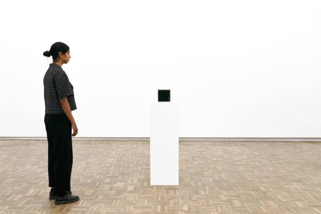 James Webb, A series of personal questions addressed to five litres of Nigerian crude oil (2020) | Crude oil, glass, speaker, audio ; installation dimensions variable, plinth height 102 cm, duration 00:30:00 // Edition of 1 + 1AP