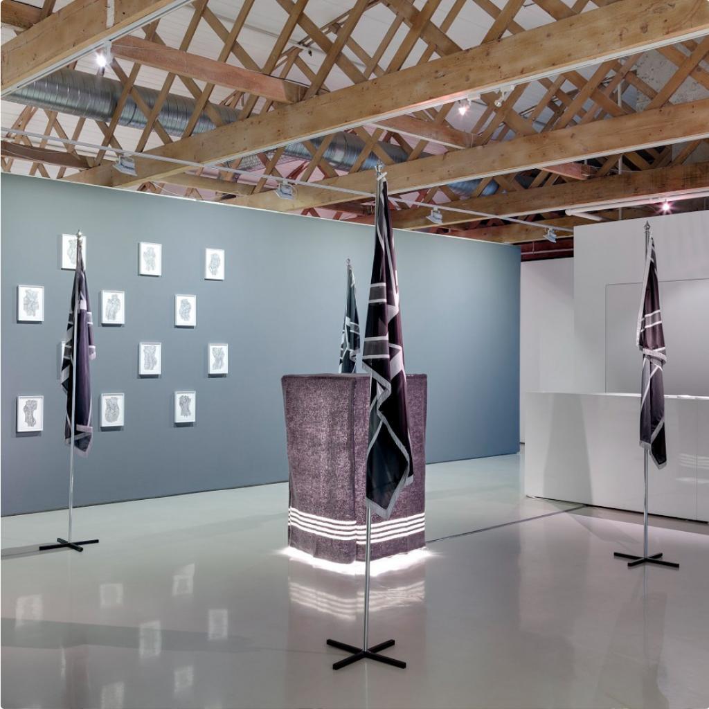 Nolan Oswald Dennis Aporia I, 2016 Lightbox : plywood, fluorescent lighting, utility blanket (80 x 120 x 80 cm)